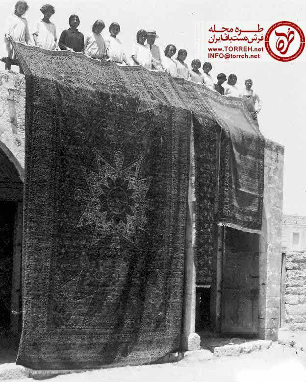 🔻دختران ارمنی در کنار قالی بافته شده در یتیم‌خانه غزیر